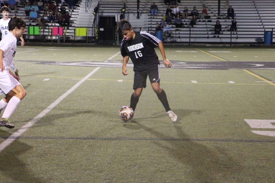 Second half struggles lead to 3-1 loss for boys soccer