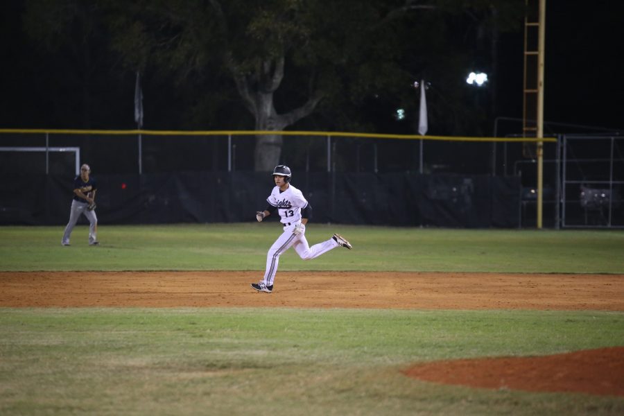 Outfielder Aaron Scott (17) runs to second during the Knights 6-5 loss to Steinbrenner.