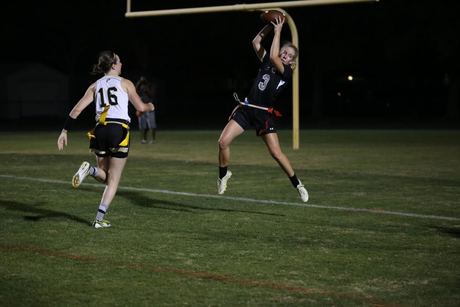 Emily Draper (17) makes a jumping catch to get the extra point and tie the game at 14 in the fourth quarter.