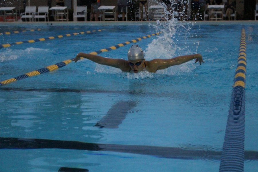 Maya+Fisher+%2820%29+races+down+the+lane+doing+a+butterfly+stroke.