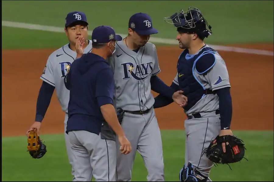Kevin Cash yanks Snell out of the game at the bottom on the sixth inning, ultimately costing the Rays the game.