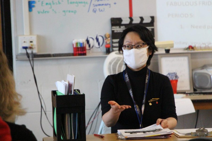 Nguyen explains the importance of good decision making to her students during her second period class.