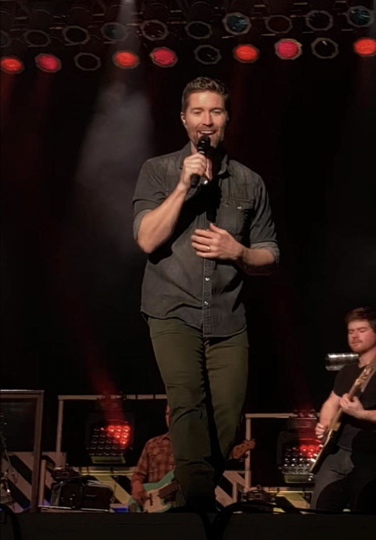 Josh Turner performing at the 2018 Strawberry Festival.