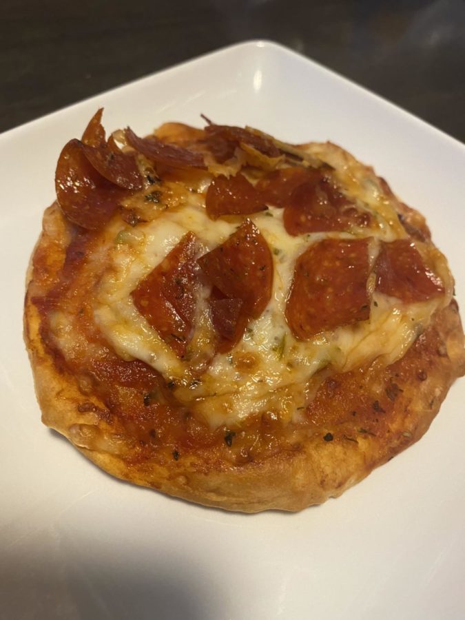 A picture of air fryer pizza.