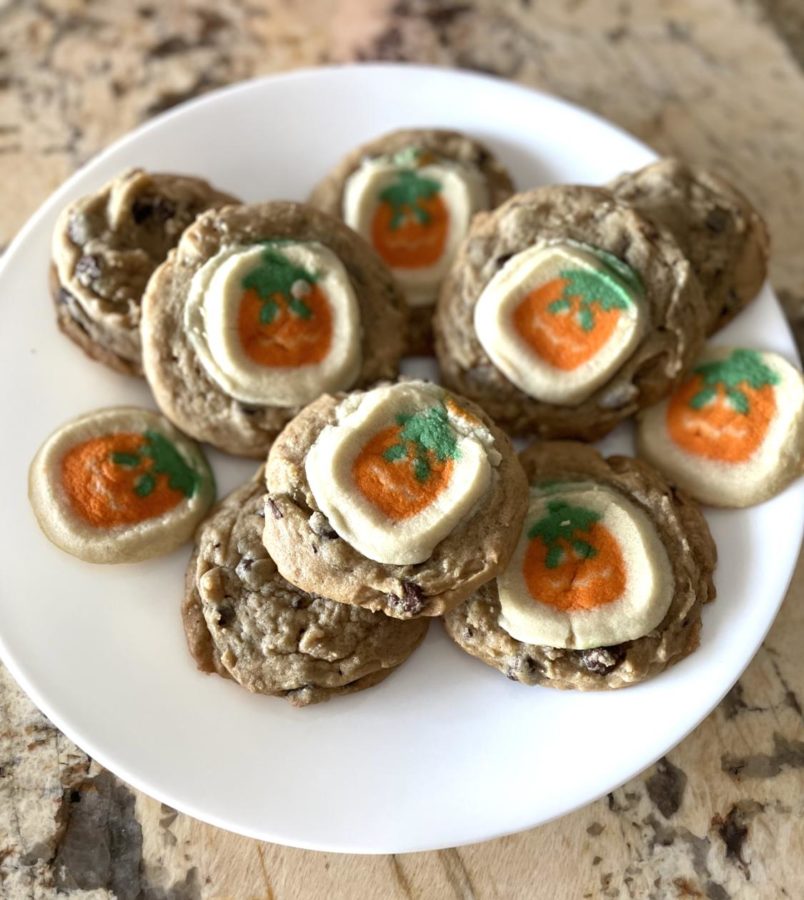 A+fresh+batch+of+delicious+Halloween+cookies.