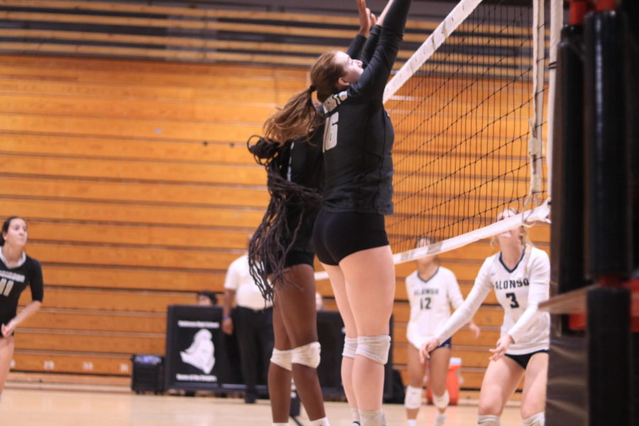 Madison Williams (23) and Katejion Robinson (23) jump up to block a strike by Alonso. 