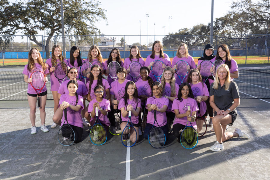 The 2022-2023 RHS womens tennis team.