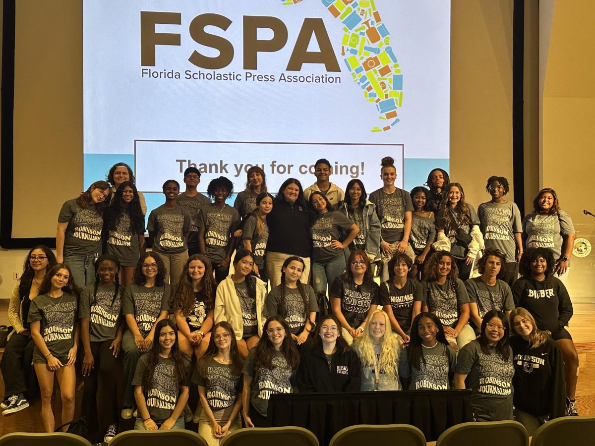 Robinson Knight Writers pose with the Excalibur and T.V. Production staff in a group picture at the FSPA District 4 Workshop. 