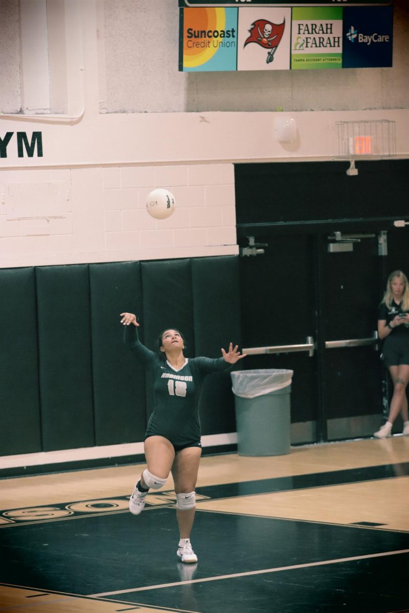 Nayelis Figueroa-Colon ('27) begins the match by slamming the ball.