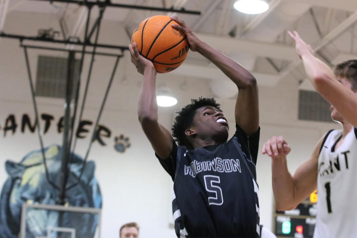 #5 Marcell Smith ('26) going full force jumping to the basket.