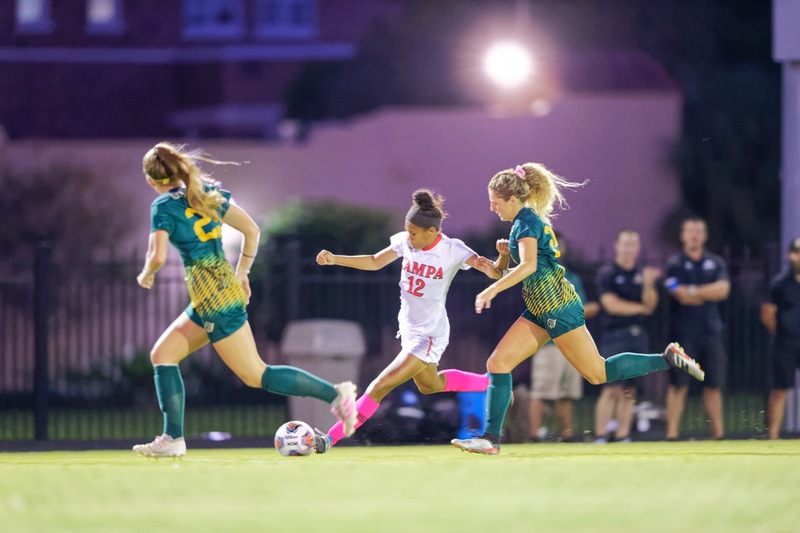 Jalyssa Richardson ('19) makes a pass during a soccer game at the University of Tampa.