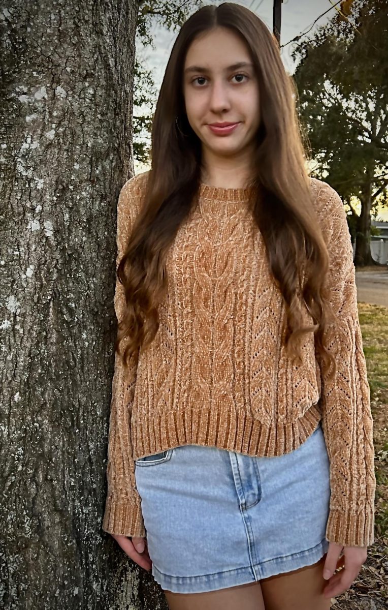 An example of a postable photo with some oak trees in the background, identifying the time of year.