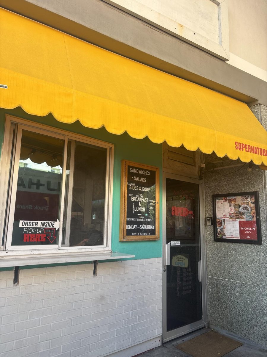 Photo taken at Supernatural cafe downtown.