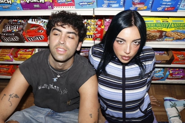 Photoshoot for BETWEEN FRIENDS tour announcement.